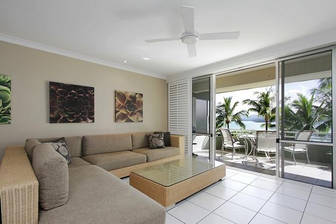 Hibiscus apartments offer a spacious open plan living area!  © Kristie Kaighin http://www.whitsundayholidays.com.au
